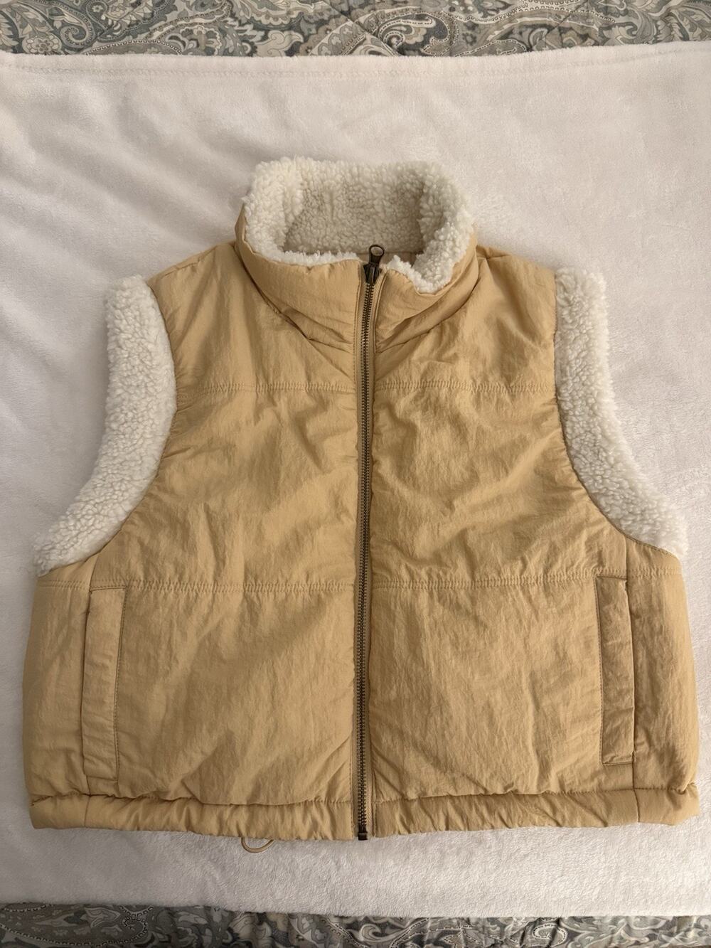 Thread & Supply Women’s XS Sherpa Lined Cropped Puffer Vest Latte Beige Zip Up
